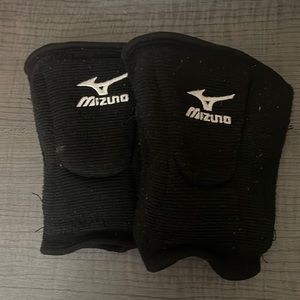 Black Mizuno volleyball knee pads. Size Medium